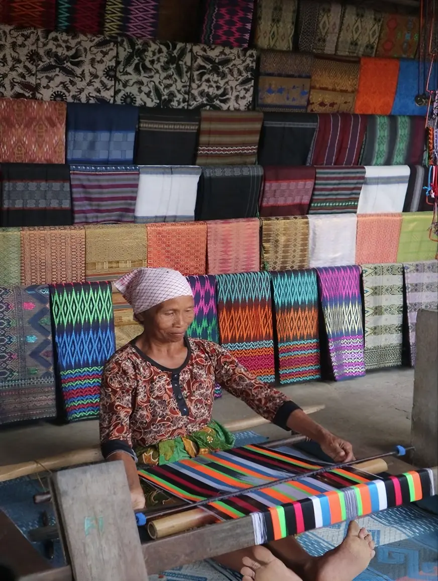 Mama Penenun di Ndona, Ende